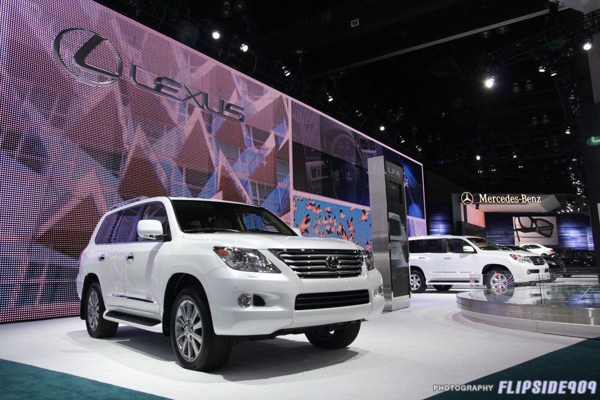 Lexus goes Lite Brite & Green @ 2010 LA Auto Show